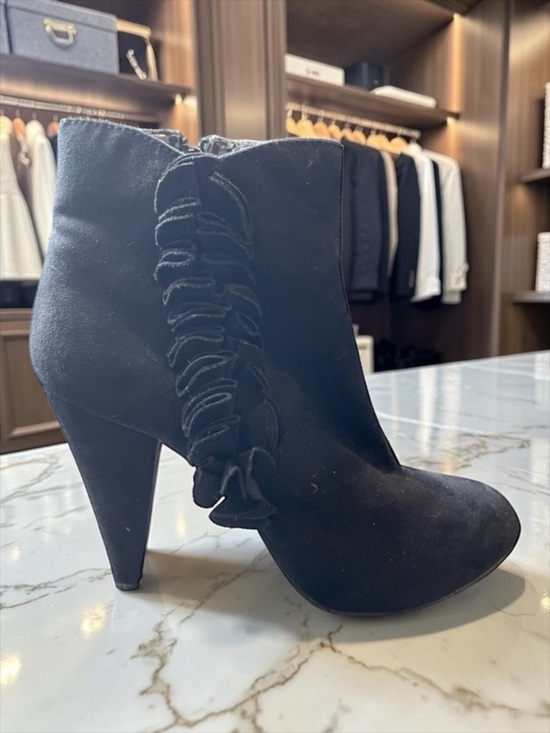 FIONI Clothing Shoes - FIONI Clothing Black Ruched Heeled Boots Vintage size 9.5​